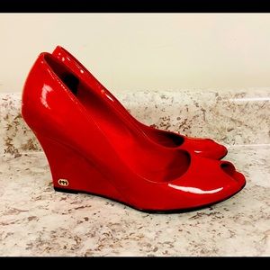 Gucci peep toe patent leather wedge heels, red